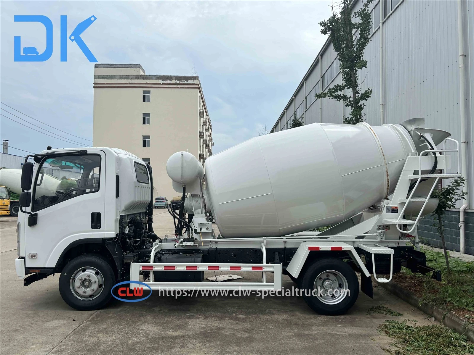 Isuzu 4m Cement Mixer Truck side view 2 Isuzu 4m Cement Mixer Truck side view 2