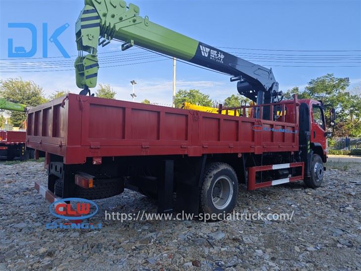Dongfeng K3 4.5-meter Wheelbase 8-ton 5-section Boom factory